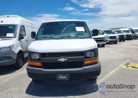 2015 Chevrolet Express 2500 Work Van z USA, uszkodzony, nr VIN 1GCWGFCF0F1109375